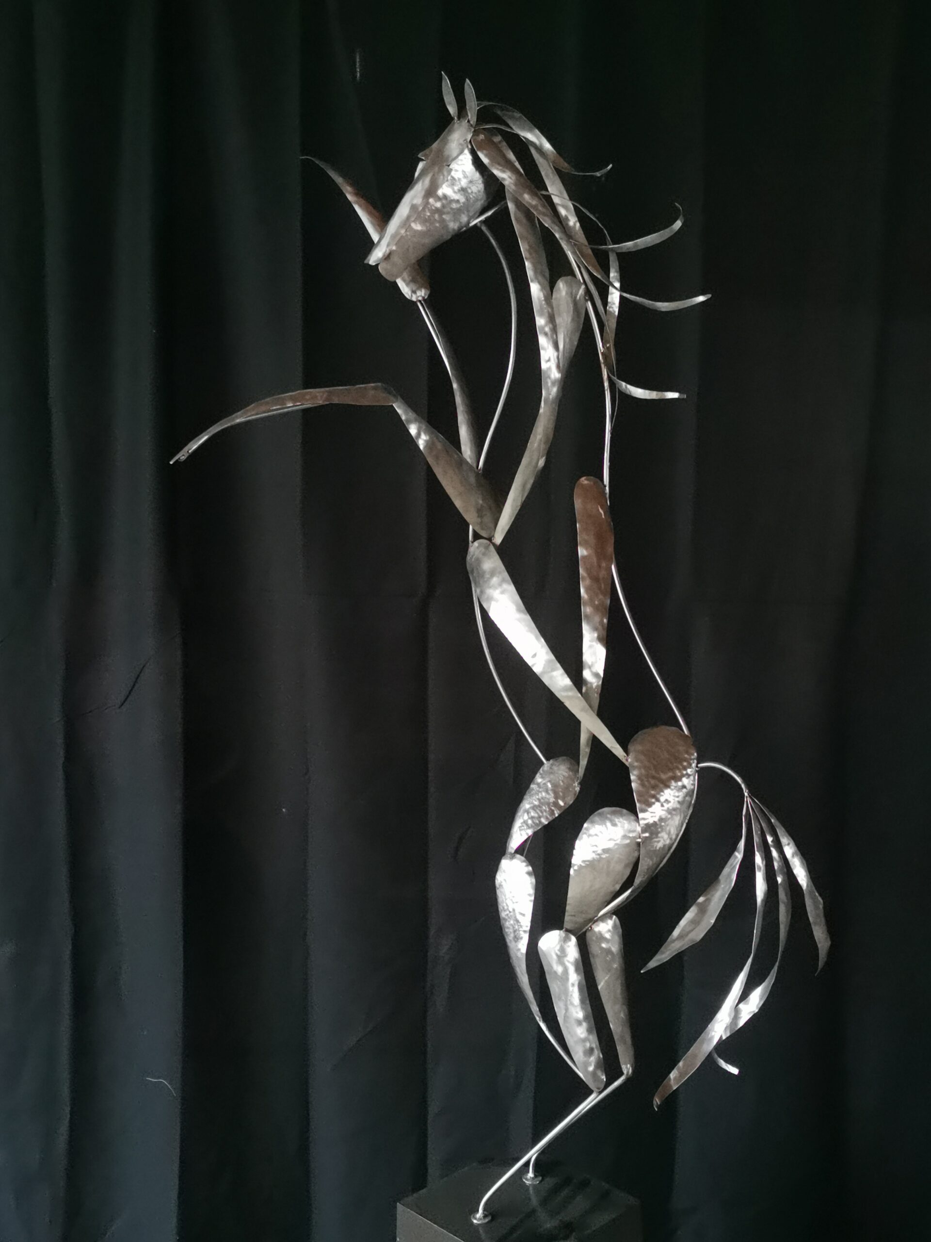 Sculpture cheval cabré en acier inox